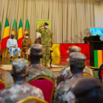 82 militaires maliens libérés présentés au Président Assimi Goïta à Koulouba