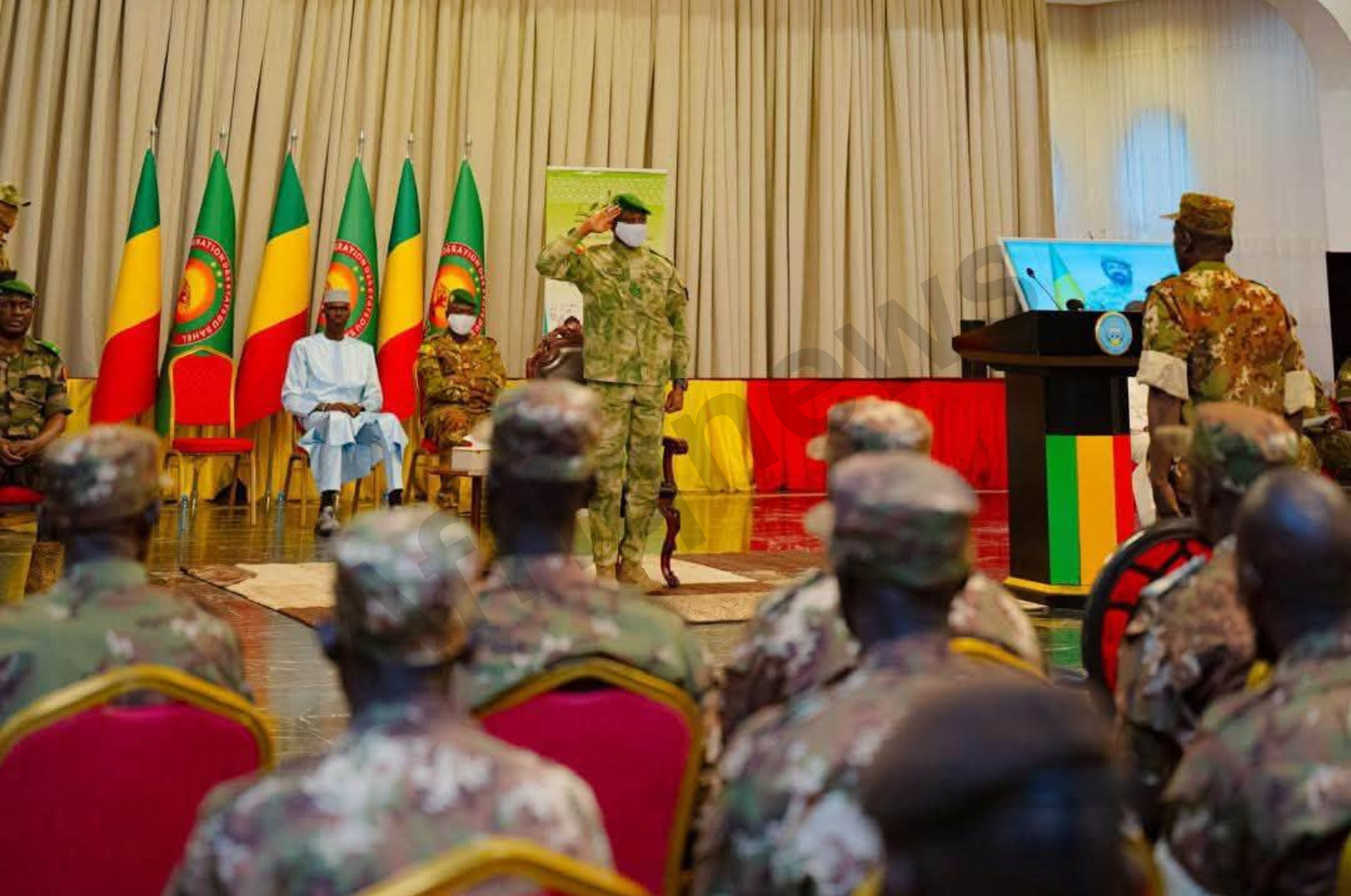 82 militaires maliens libérés présentés au Président Assimi Goïta à Koulouba